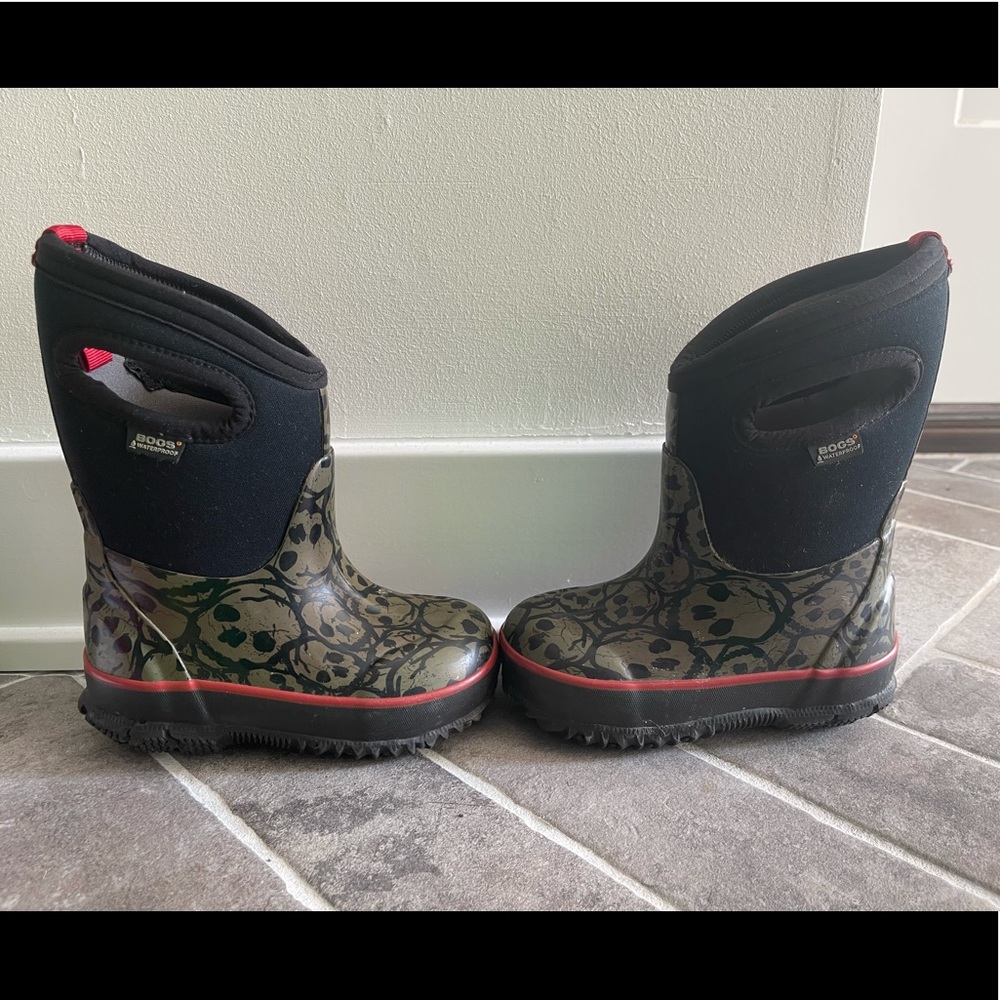 Bogs Toddler Insulated boots Size 7
